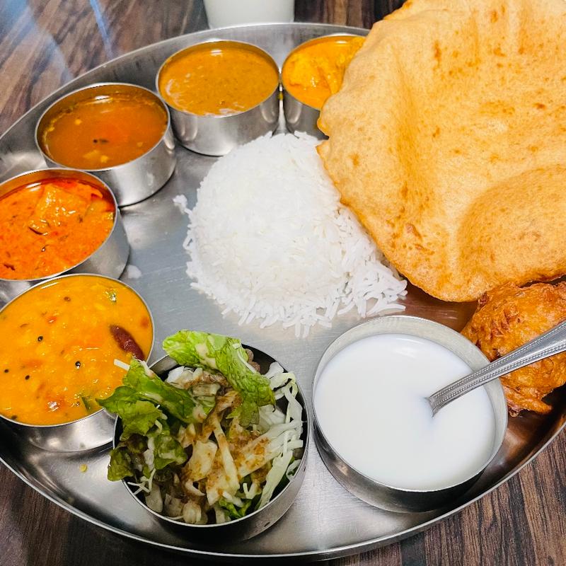 ノンベジターリー(マトン、メルルーサ、プーリ)(VENU'S(ヴェヌス)南インドダイニング 御徒町店)