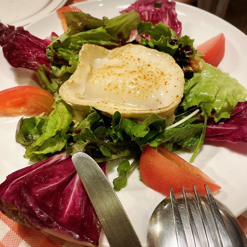 山羊チーズとブルーベリーソースのサラダ(サル イ アモール （Sal y Amor）)