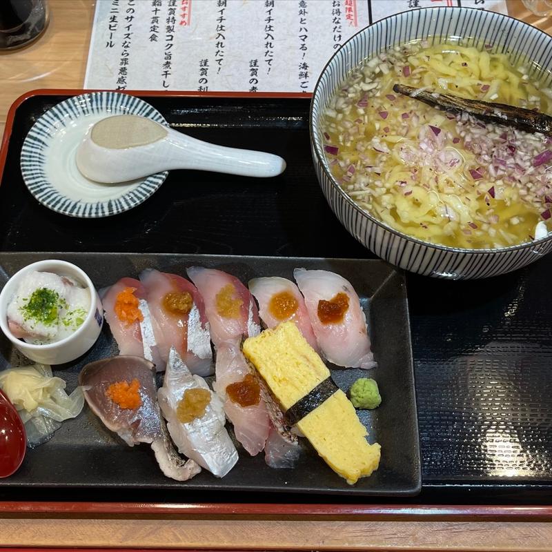 謹賀特製コク旨煮干しラーメンと鮨十貫定食(酒のあて鮨謹賀福島店)