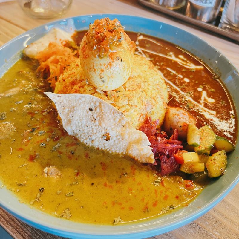 月替わり二種盛りカレープレート(APOLLNCURRY アポロンカレー)