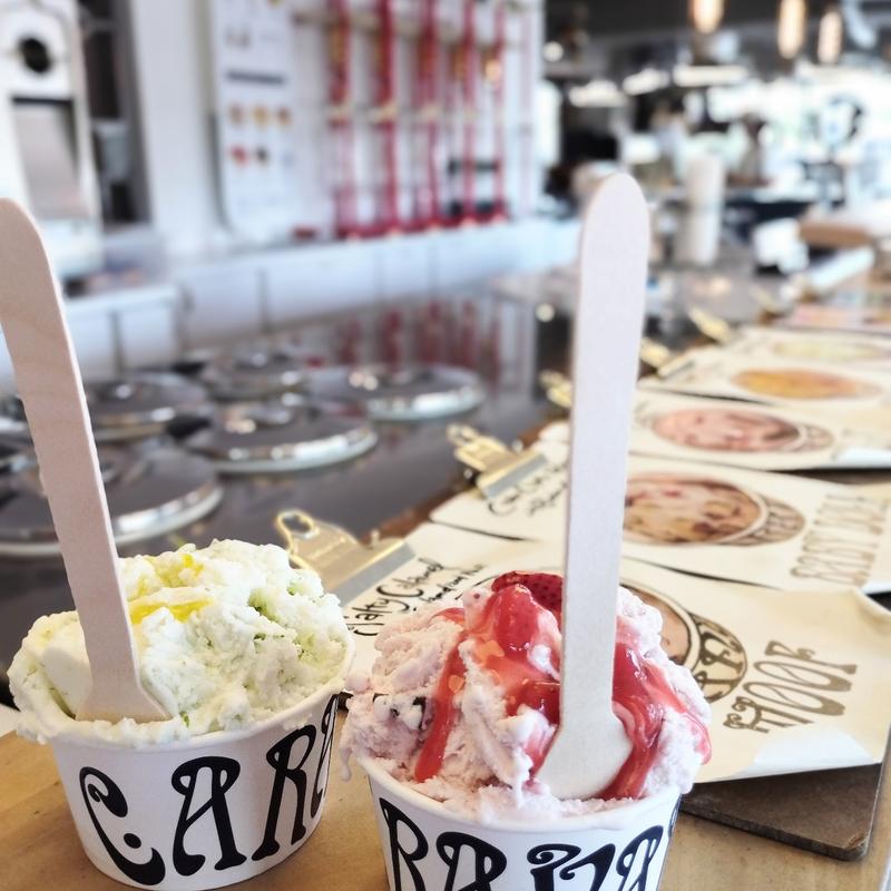 ストロベリーチーズケーキ、ライムココナッツ(キャラバーナ アイスクリーム アンド ドーナッツ）北谷町美浜)