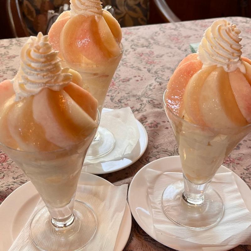 桃パフェ(カフェテラス シャンドール)