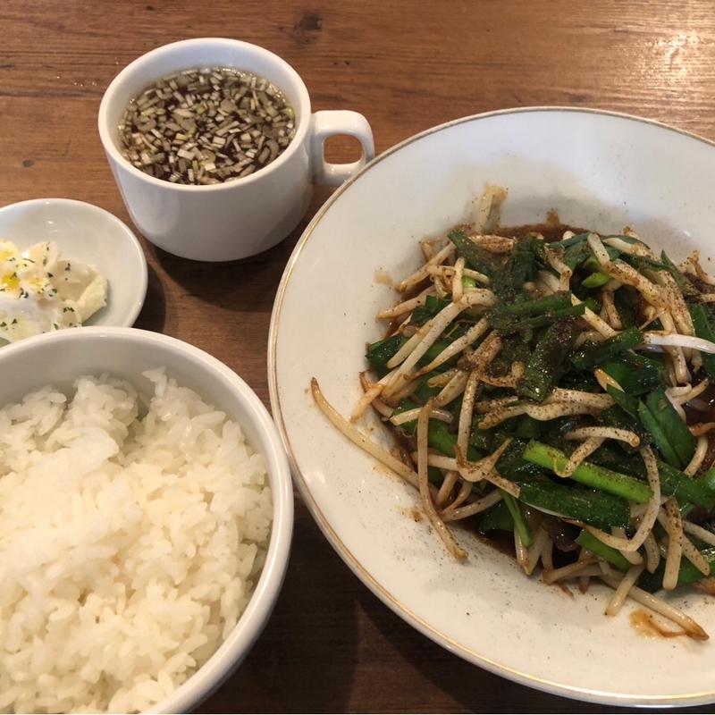 ニラレバ炒め定食(中華ダイニングOto)