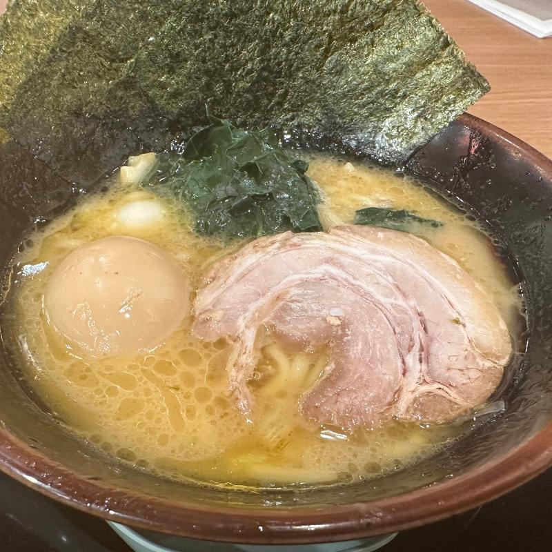 半玉ラーメン　味玉乗せ(横浜家系ラーメン 町田商店 渋谷店)