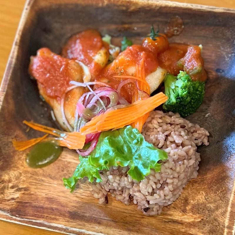 白身魚のトマトソース煮(maru CAFE)