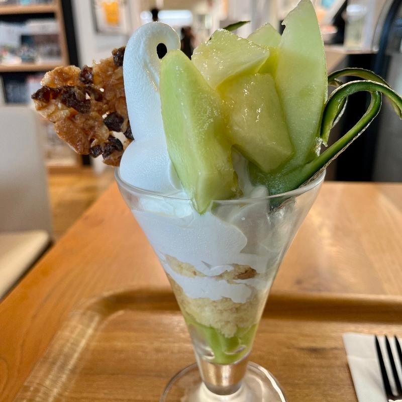 いばらきメロンのパフェ(IBARAKI　sense イバラキセンス　BARA cafe)