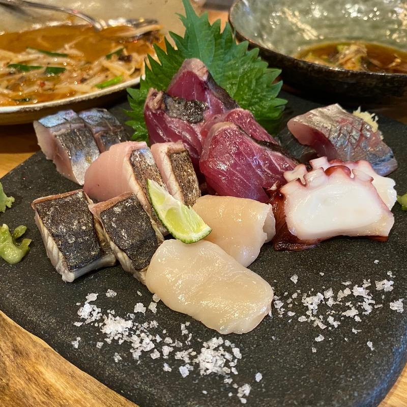 刺身盛り合わせ(すっぴん BAKAWARAI)