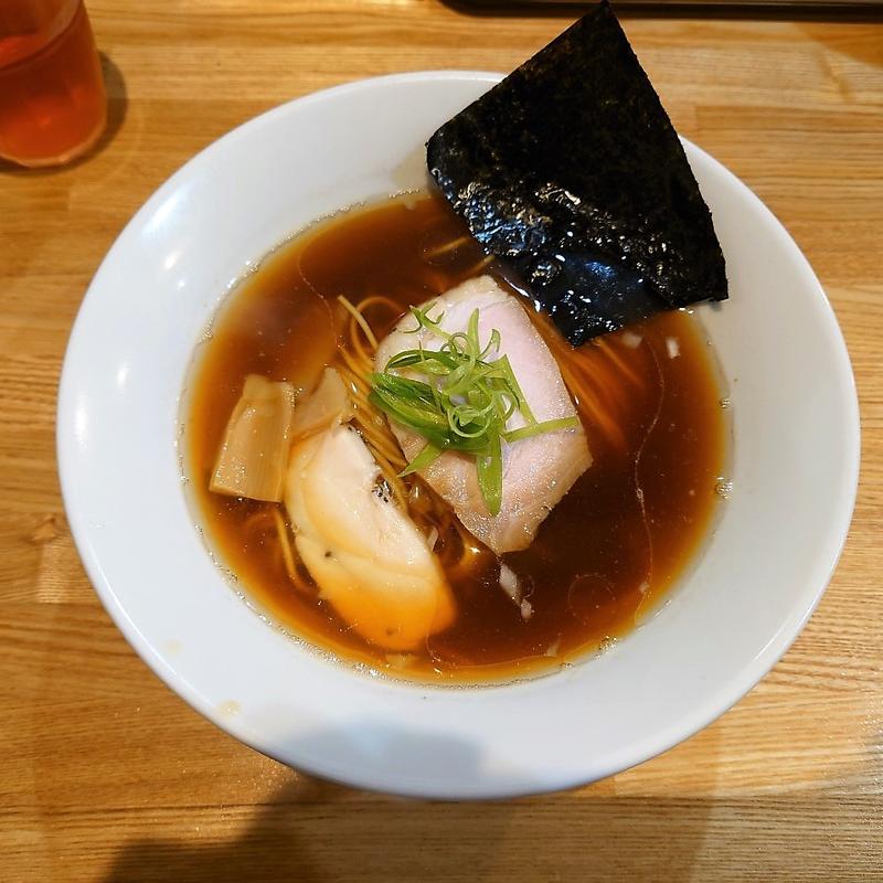醤油ラーメン(RAMEN TOMO)