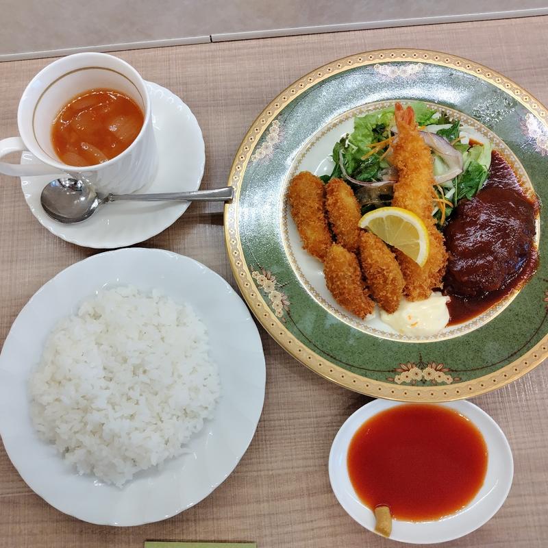 Aセット(豚ヘレカツ、エビフライ、ハンバーグ、サラダ、スープ、ライス)(ファイブ)