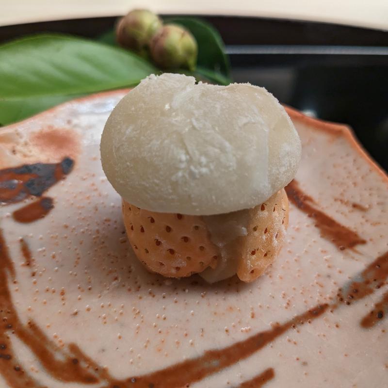 淡路産白イチゴ、大福(赤坂おぎ乃)