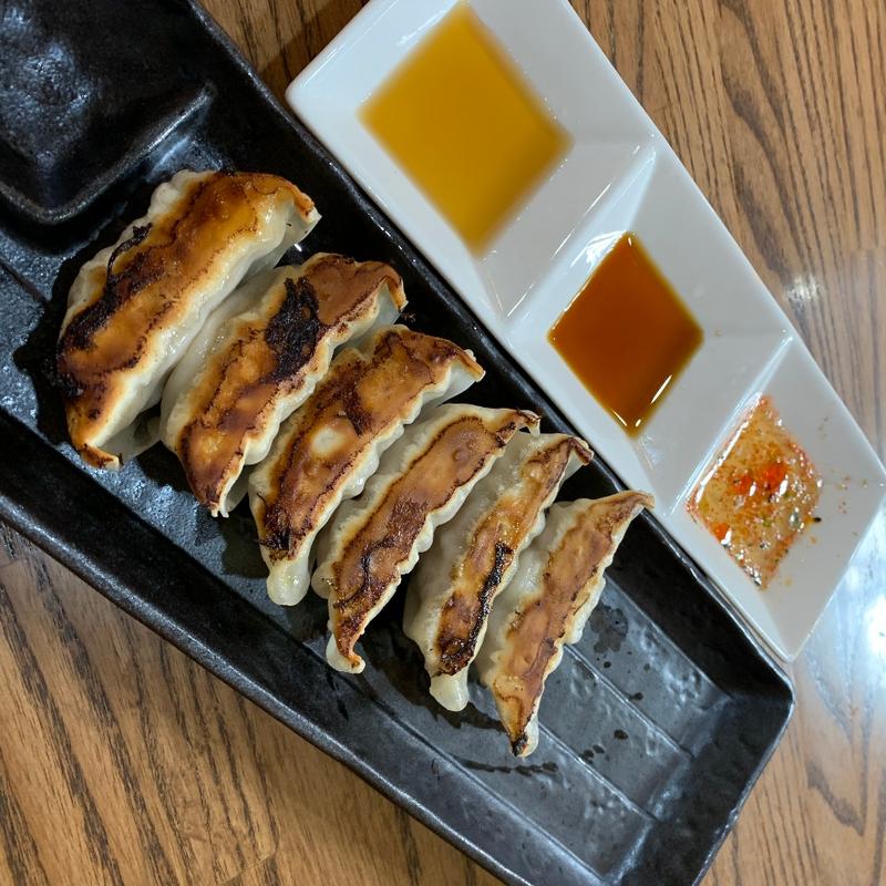 肉々しい肉汁の焼餃子(麺屋 海から空へ)