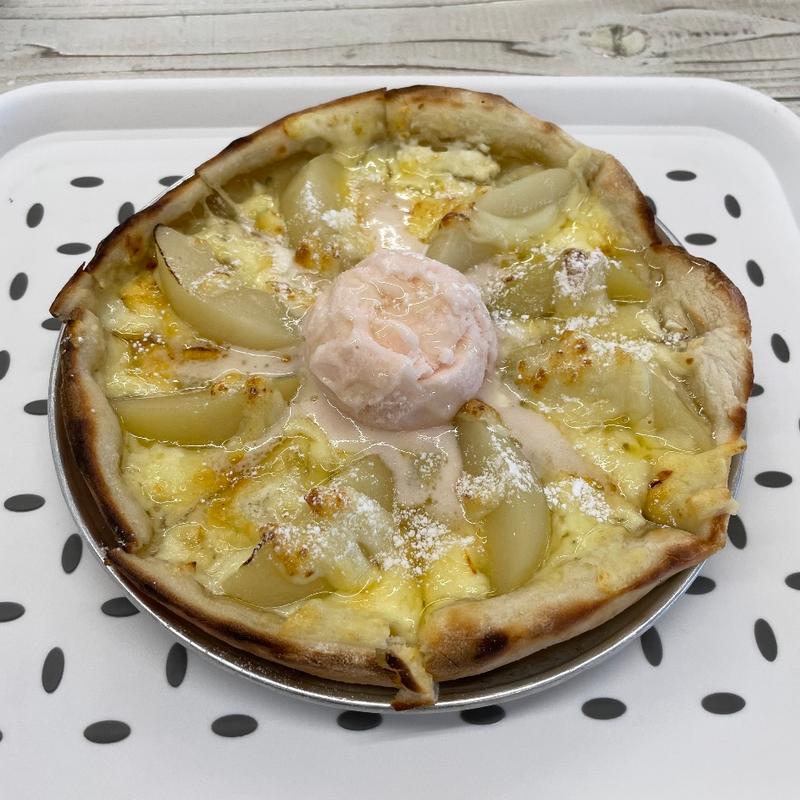 桃のクリームチーズピザ(KIGURI CAFE（キグリ カフェ）)