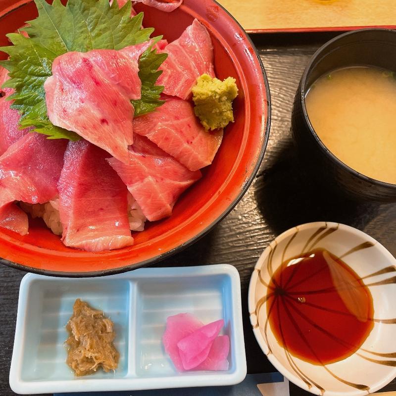 本まぐろ中トロ丼(魚兼)