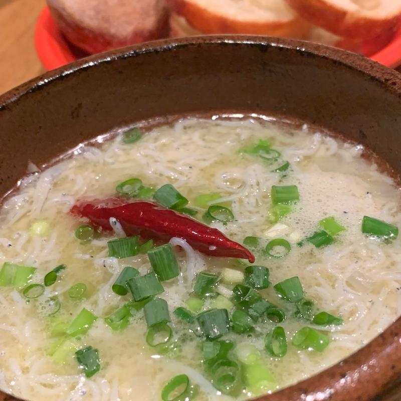 しらすアヒージョ(パスタバル ミキヤズ ぐりぐり)