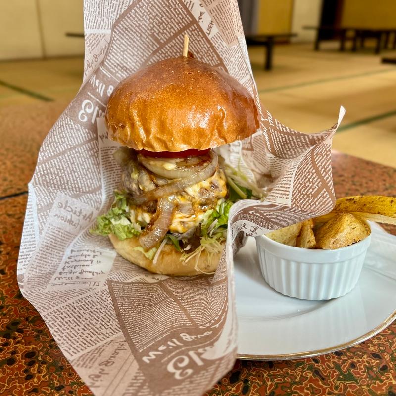 ダブルチーズバーガー(七沢温泉 旅館 福松)