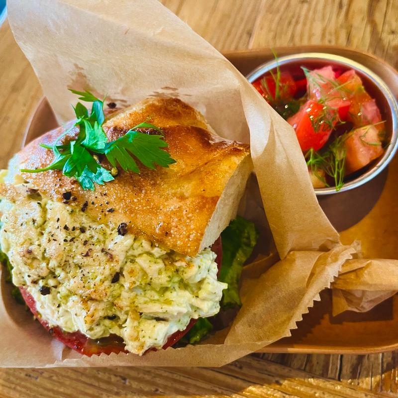 バジルチキンサンドイッチ(CHILL KITCHEN)