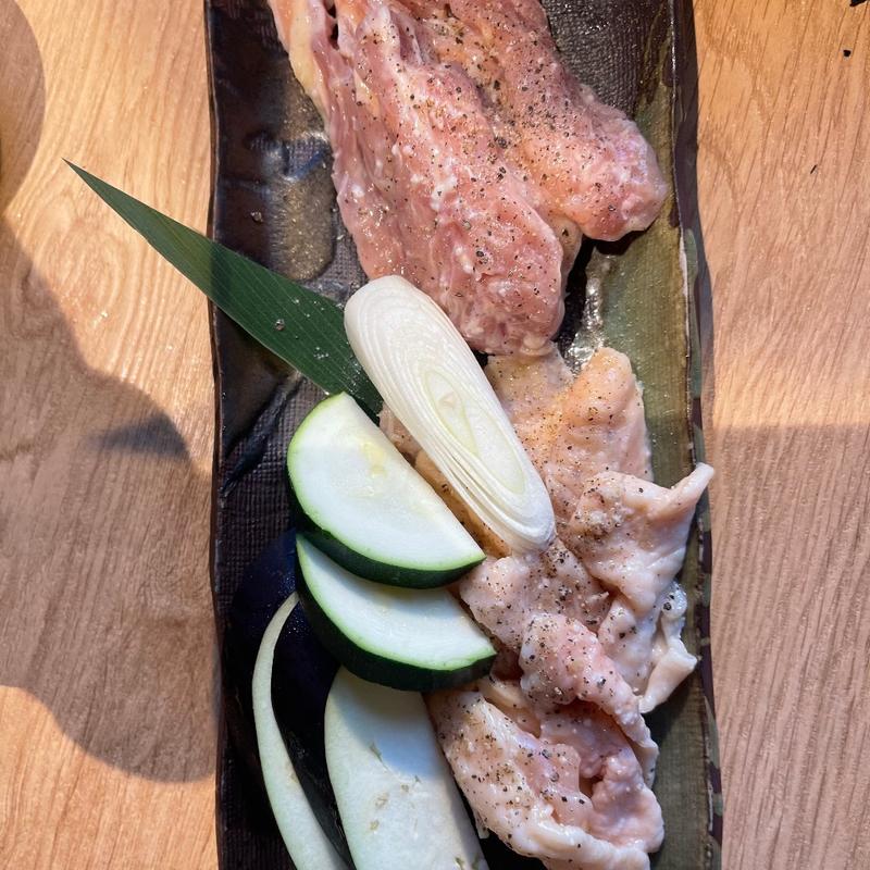  (希少部位)しり皮＋せせり(焼け石に肉 魚住店)