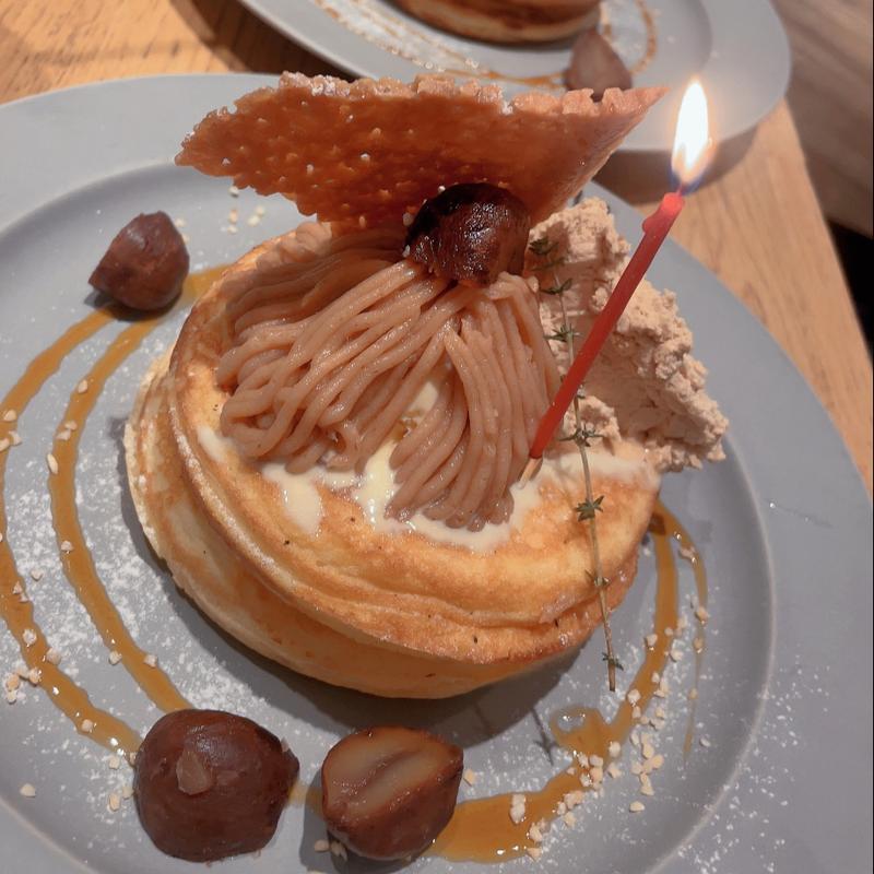 モンブランとプラリネクリームパンケーキキャラメルソース(パンケーキ＆ブックス　ビブリオテーク)