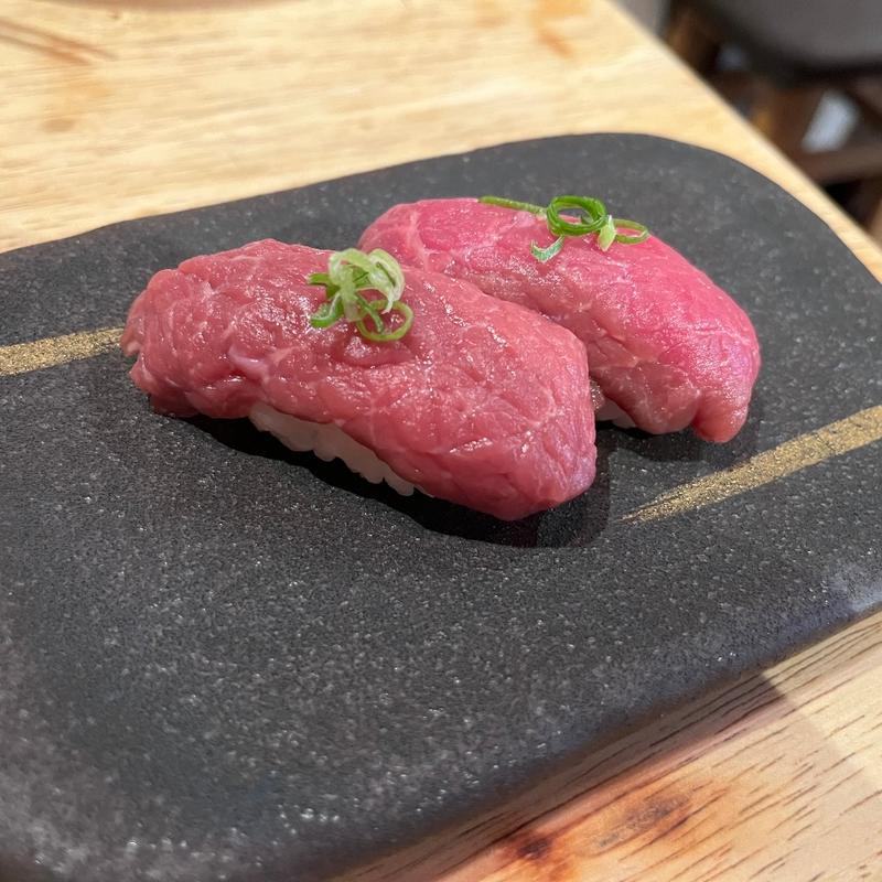 塩熟成牛モモ(加藤商店 バル肉寿司 since2010 by 炉とマタギ （バルニクスシ）)