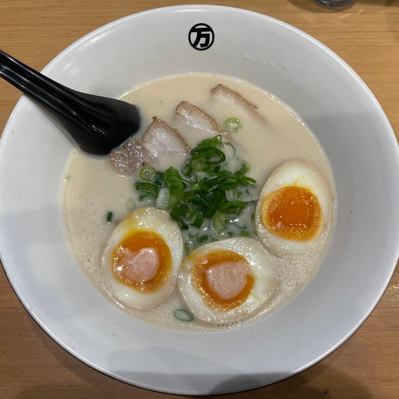 白とんこつ(まる万ラーメン／九番丁店)