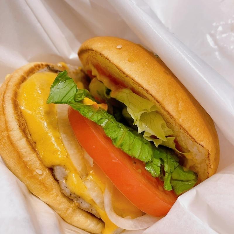チーズバーガー（レギュラーセット）(フレッシュネスバーガーGRANODE広島店)