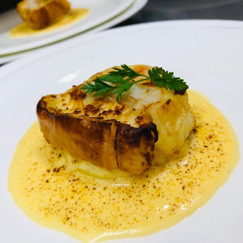 キンキとオマールのパイ包み焼き　(フランス厨房 旬彩 中央駅店 )