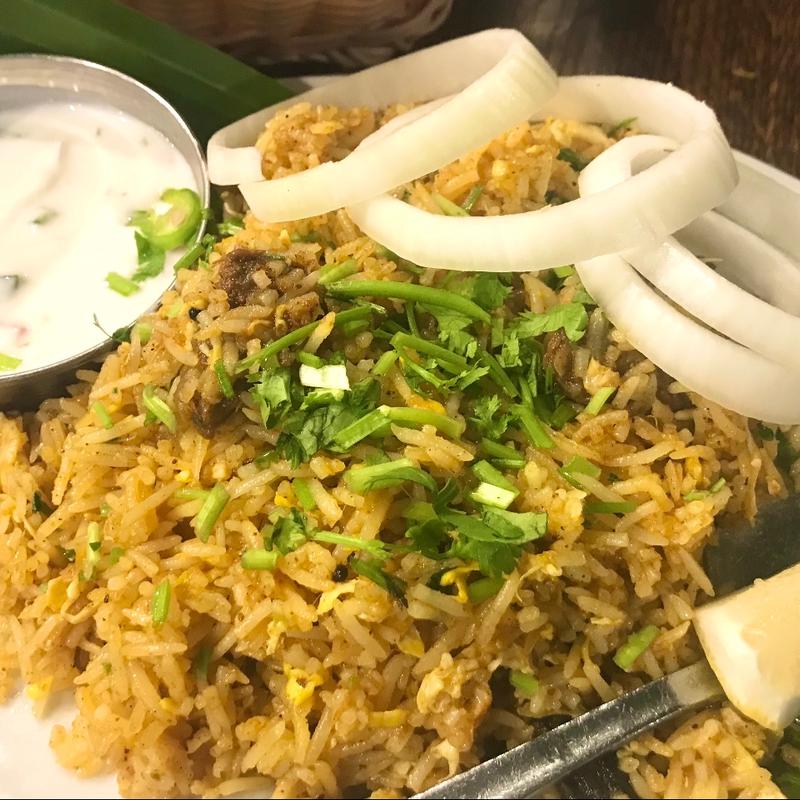 マトンビリヤニとライタ(Indian Street food & Bar Gond)