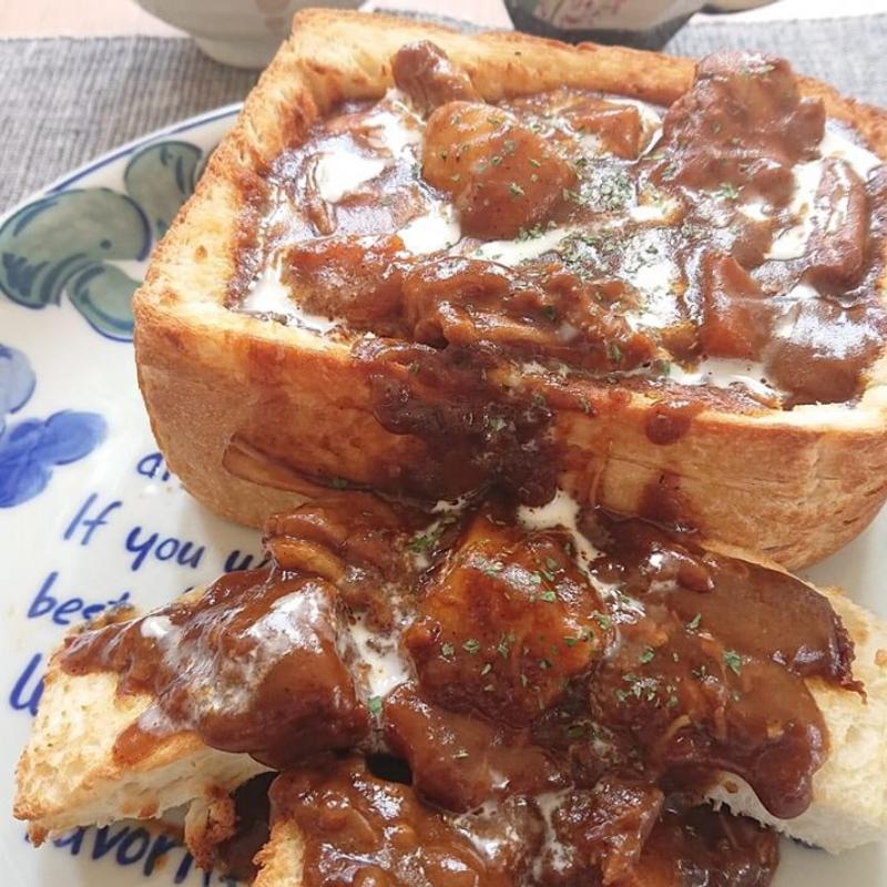 パンの器で食べるブラウンシチュー(ラクレット×ラクレット)