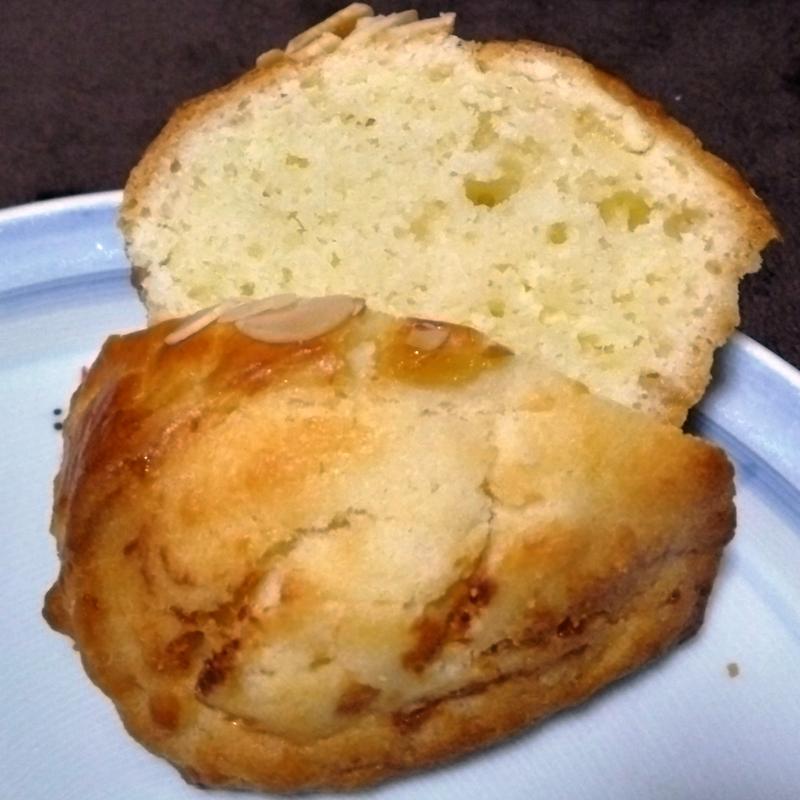 桃とクリームチーズのスコーン(キィニョン エキュート上野店)