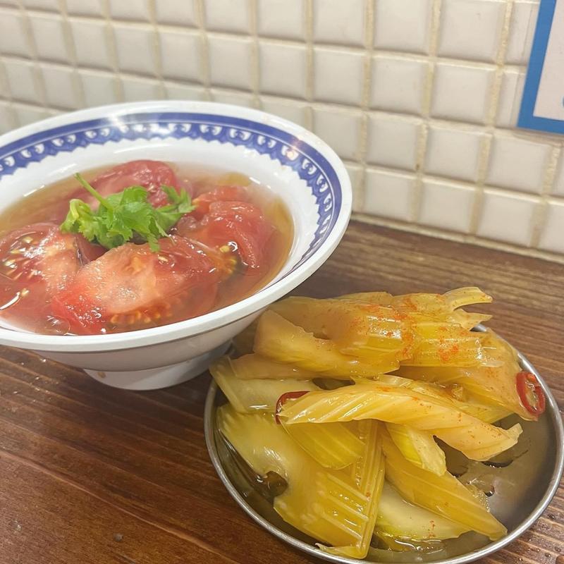 トマト一夜漬け セロリナンプラー漬け(大衆食堂スタンドそのだ五反田店)