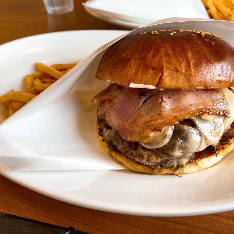 チーズバーガー(ゴールデンブラウン フクオカ(GOLDEN BROWN FUKUOKA))