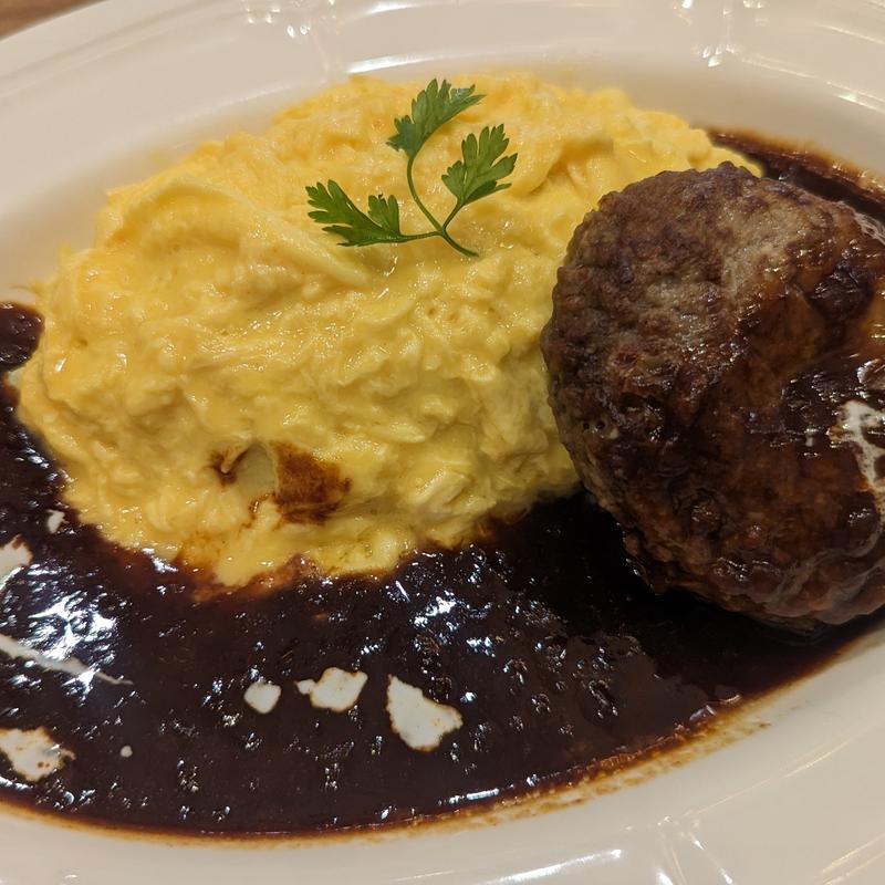 粗挽きハンバーグのデミグラスオムライス(ダッキーダック 有楽町店)