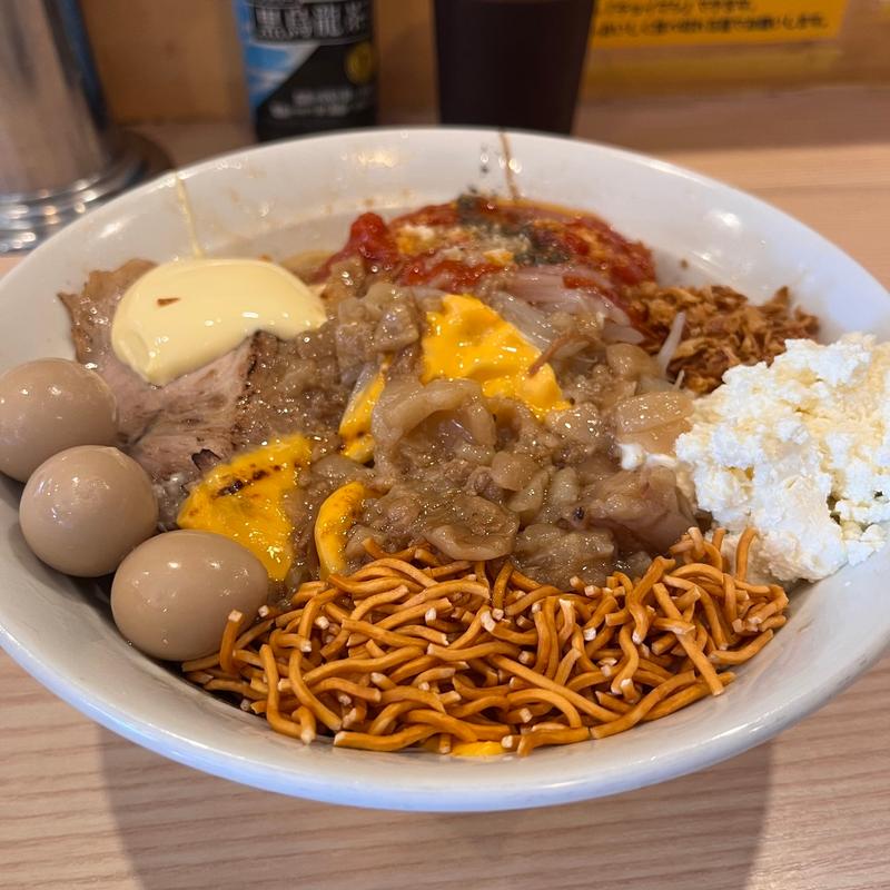 ラーメン汁なし300g トッピングトマト、炙りチェダー(スマートピッグ)