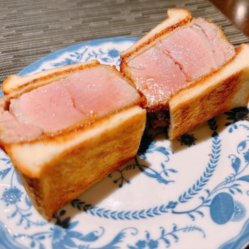 名物 厚切りヒレカツサンド(和食や 太いち)