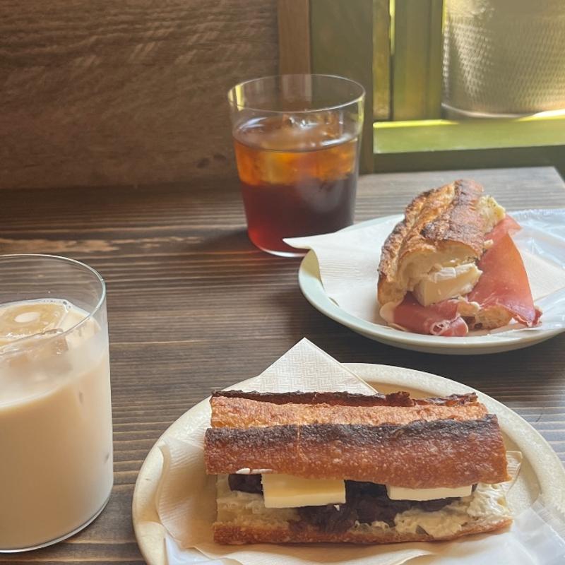 カフェラテとサンドイッチ(elm green coffee)