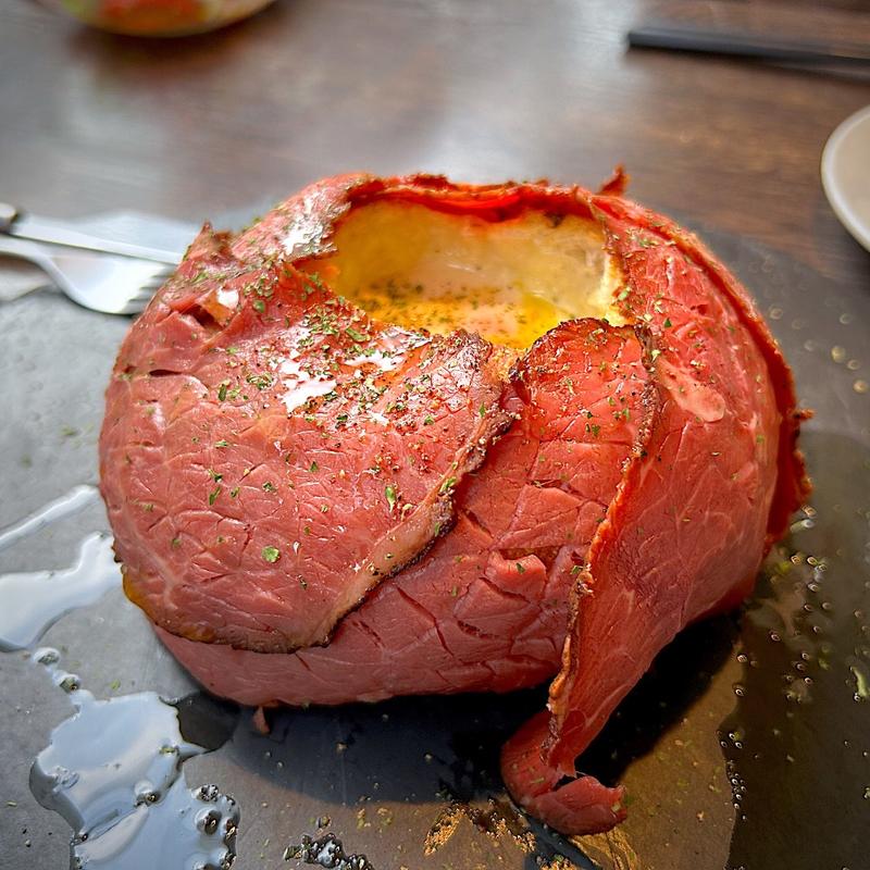 肉シカゴピザ(チーズバル ミツバチ)