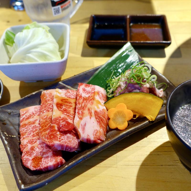 本日の日替り特選焼肉定食（国産牛）(肉卸直営焼肉 肉のオカヤマ)