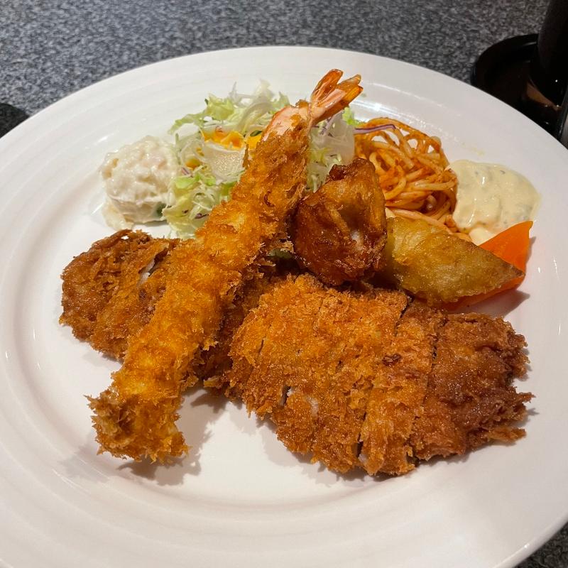 エビフライとミルフィーユトンカツ(ビアレストランこけし)