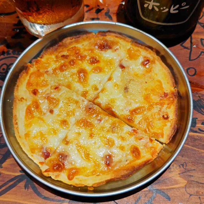 ガーリック酒盗ピザ(和い和いイタリアン酒場 とんとんとんきぃ)