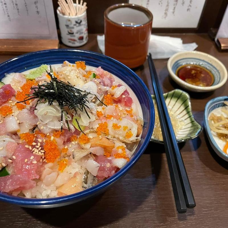 海鮮丼(海街丼 三軒茶屋本店)