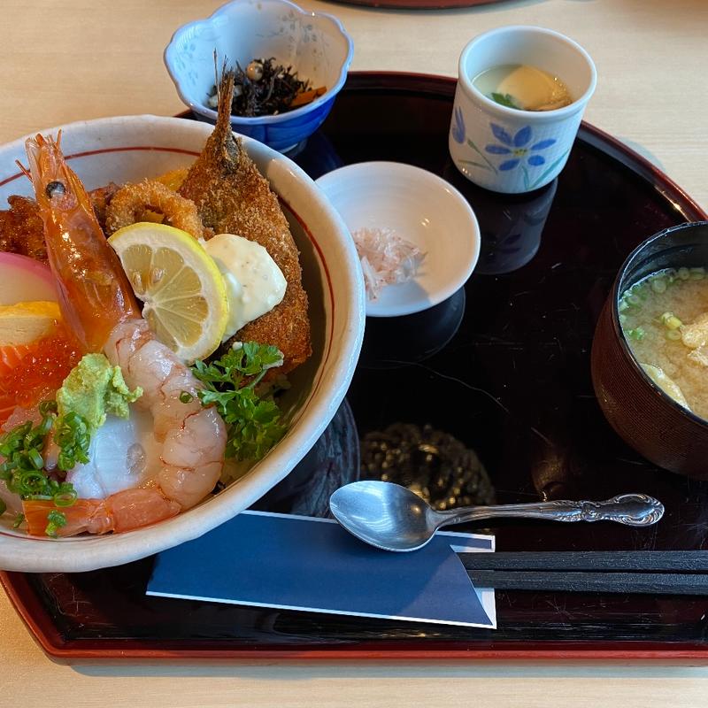 よくばりのっけ丼(三枚目 助五郎 本宮店 )