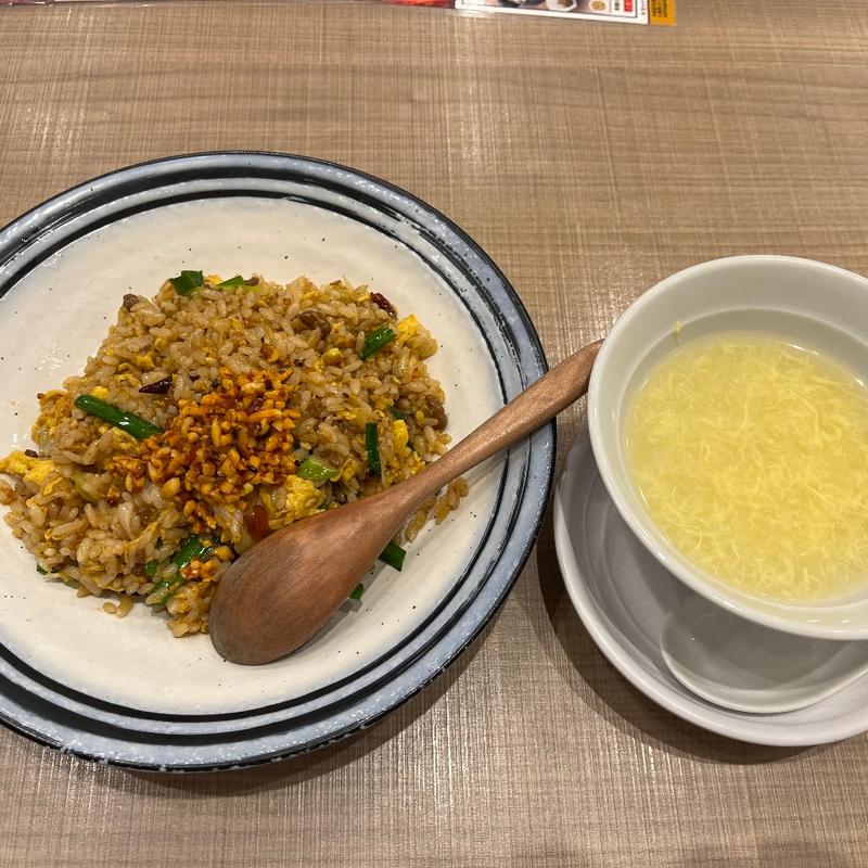 ラー油ナッツのせ台湾チャーハン(ロンフー ビストロ LECT店)