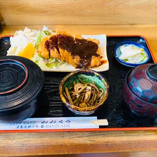 味噌カツ定食(おおくら)
