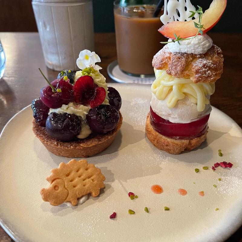 アメリカンチェリーとピスタチオクリームタルト(カフェのある暮らしとお菓子のお店)