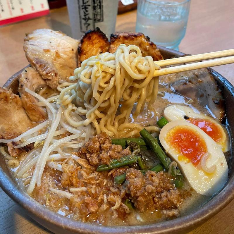 信州味噌漬け炙りチャーシュー麺(麺場 田所商店 WBG店)