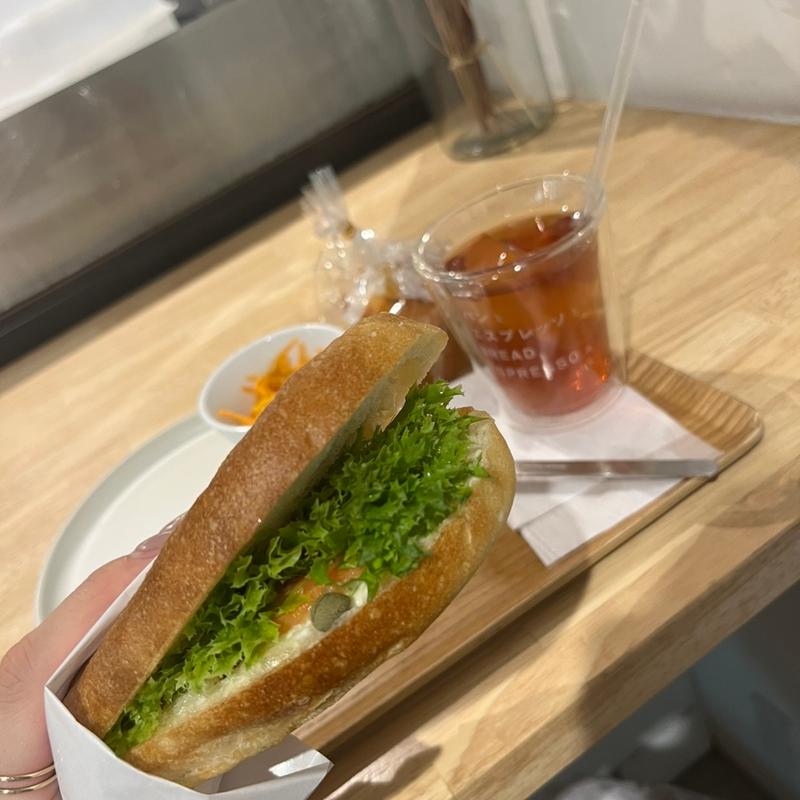 スモークサーモンとクリームチーズのパニーニ(パンとエスプレッソとTAKANAWA GATEWAY)