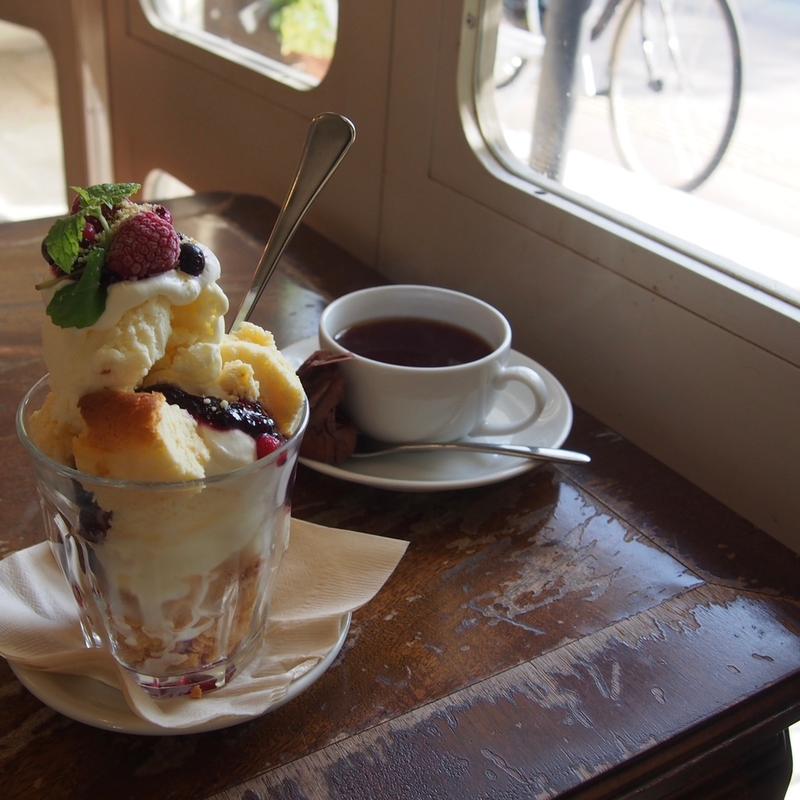 ベリーベリーチーズケーキパフェ(フラット)