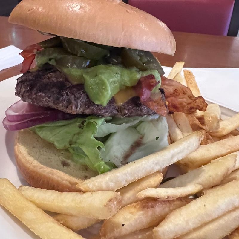 ガカモレチーズバーガー(T.G.I.フライデーズ 東京ドームシティ店 （ティージーアイ）)