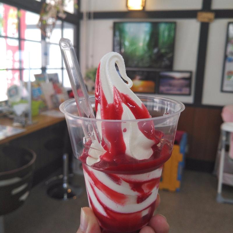 フルーツソースソフト　ラズベリー(結ハウス （湯田牛乳公社）)