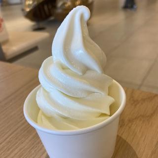 ロイズ　ジャージ牛乳ソフトクリーム(ロイズ ふと美工場直売店 （ROYCE'）)